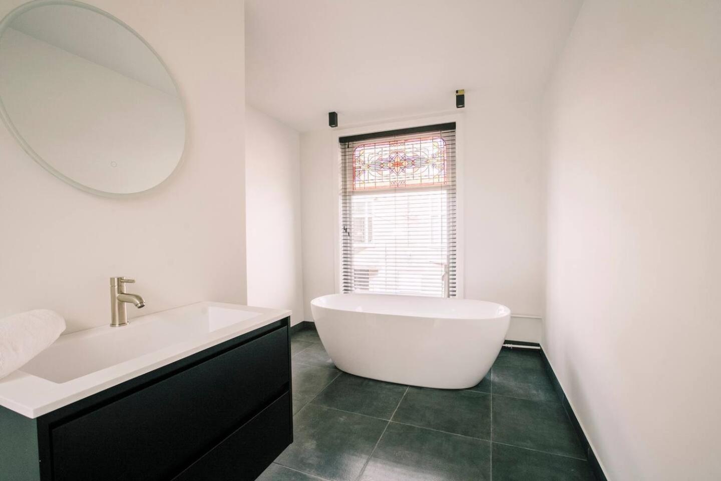 Xxl Loft With Bath Located Stadsvilla Tilburgo Exterior foto