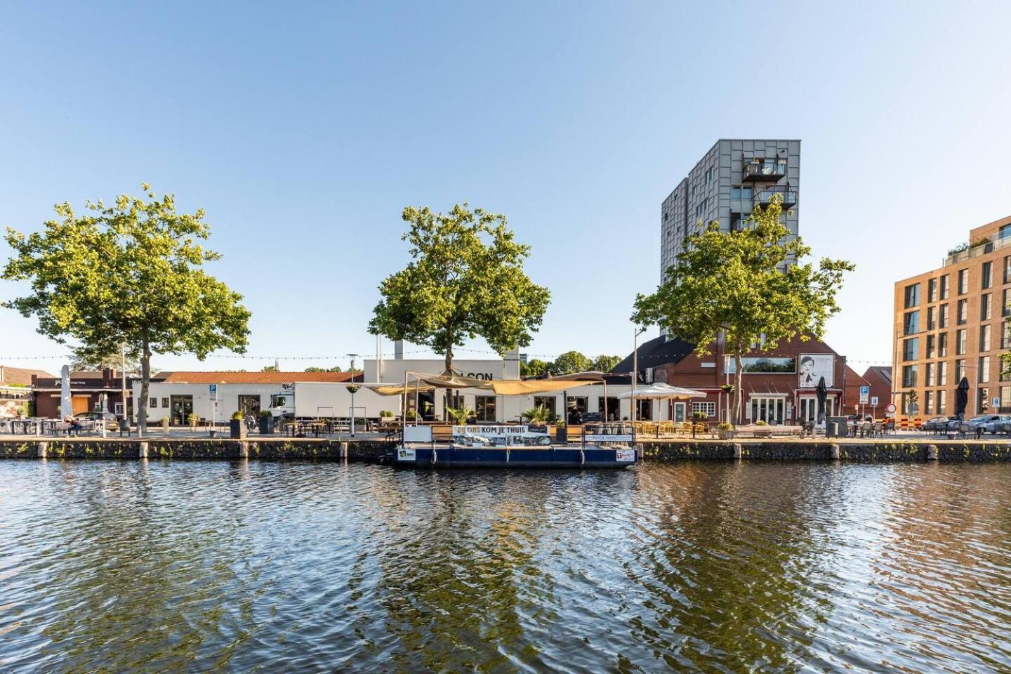 Xxl Loft With Bath Located Stadsvilla Tilburgo Exterior foto