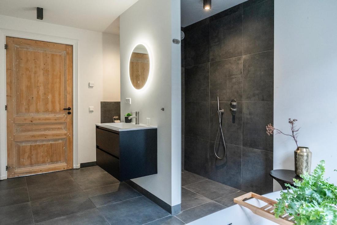 Xxl Loft With Bath Located Stadsvilla Tilburgo Exterior foto